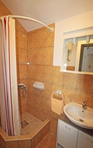 Apartments by the sea Vinjerac, Zadar - 10413