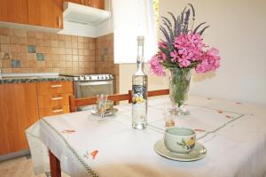 Apartments by the sea Vinjerac, Zadar - 10413