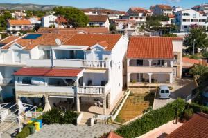 Apartments by the sea Brodarica, Sibenik - 4217 