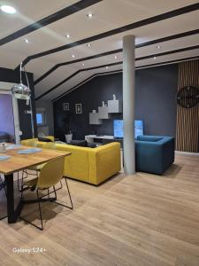 Apartments with WiFi Crikvenica - 16451