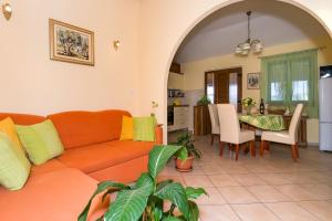 Apartments by the sea Necujam, Solta - 2090