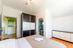 Apartments with swimming pool Bibinje, Zadar - 6121