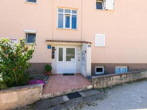 Apartments with parking space Porec - 6923