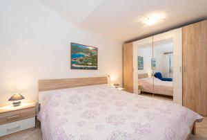 Apartments with parking space Rabac, Labin - 12107