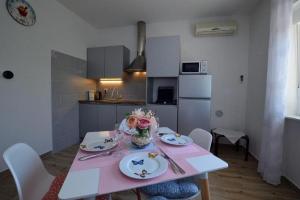 Apartments with swimming pool Rijeka - 24958