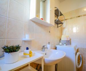 Apartments with parking space Zadar - 5870