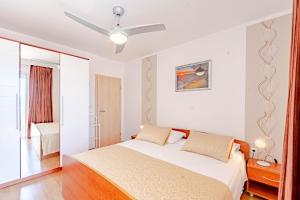 Seaside apartments with a swimming pool Prizba, Korcula - 10056