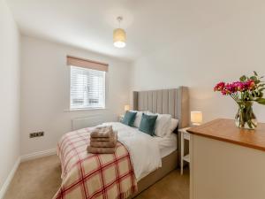 Curlew Retreat - Uk46780