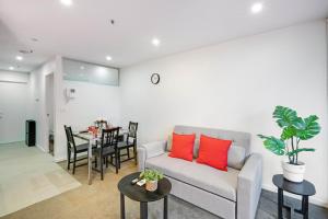 Apt in Heart of Melbourne w Pool,Gym,Sauna,WiFi