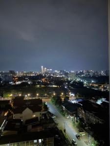 Modern 1-Bedroom Apartment in Parklands with City View