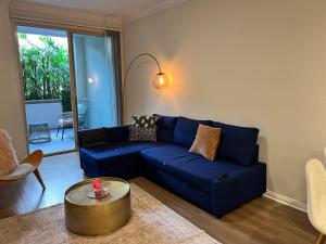 Spacious 1bdrm apartment 10 mins to Cedars-Sinai by car FREE Parking, King bed