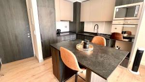 Exclusive and modern steps from Parque Arauco