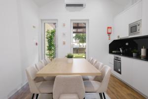 Villa with Private Pool, BBQ & Patio