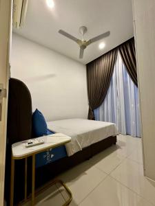 D pristine 4 bedder sea view condo opp legoland