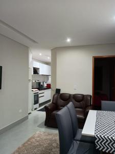 Casa térrea 2 dormitórios, Wi-Fi, churrasqueira e garagem