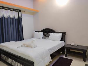 Yuvarathna Hampi Stay