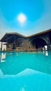 EZE NOF - A hilltop villa with 360º water view