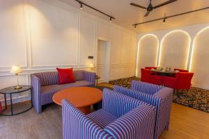 The Zoey Villa, with Central Heating, Bonfire, & BBQ