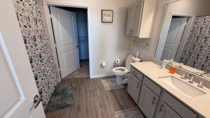 Oasis Lakeside place Near Frisco 2bd-2ba Sleep 6