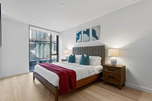 Pearl Coast - Modern 2BR with Rooftop Pool & Views