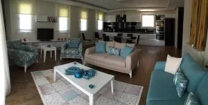 Crescent Twins -White Villa - 萨利杰尔梅