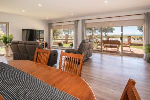 Beachfront home Busselton- Jetty Views