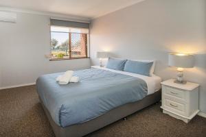 Beachfront home Busselton- Jetty Views