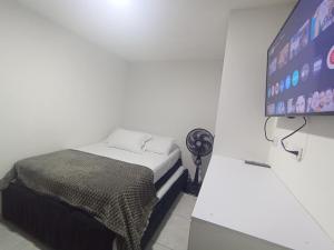 A 20 min CC Vista vista con patio fácil acceso