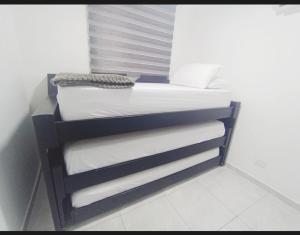 A 20 min CC Vista vista con patio fácil acceso