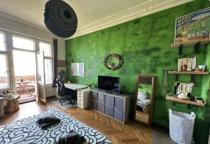 Spacious 22sqm Room with Balcony near Schönhauser Allee