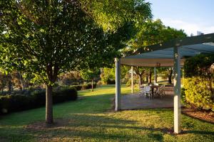Allambie - Poolside Elegance in Mudgee Countryside