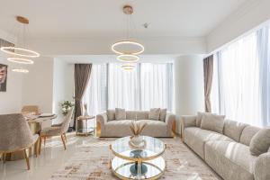 Luxury 2-Bedroom Apartment with Stunning City Views By Norbu Holiday Homes