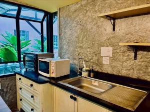 Sukhum Victorymonument-Ari