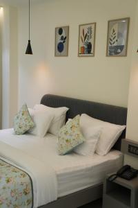 ARCHWAY HOTEL by SOMUS