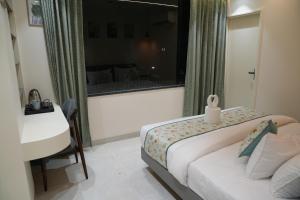 ARCHWAY HOTEL by SOMUS