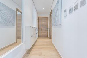 Stylish 2BR Stay Near Marina Beach and Ain Dubai, Steps from Shops and Restaurants, Studio One, Dubai Marina by Deluxe Holiday Homes