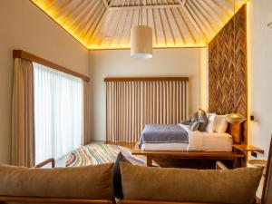 tuluscolivingseminyakvilla2