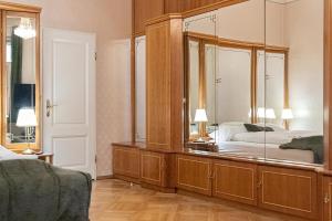 Spacious 4BR Apartment Very Central