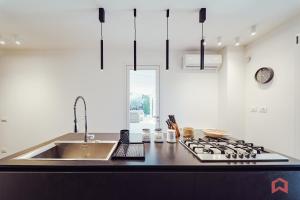 Esclusiva Villa con Piscina Privata a Mondello