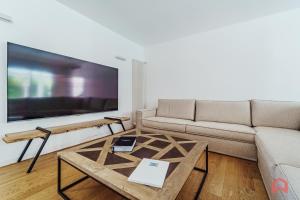 Esclusiva Villa con Piscina Privata a Mondello