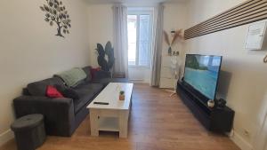 T2 47m2 Cosy & spacieux - proche Gare - Lit Queen Size et NETFLIX - Parking gratuit