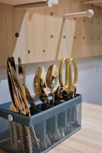 StudioRetreat near MRT , EDSA Bus Station & East Ave