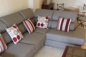 2 Bed Apartment Sleeps 4 - Pool Access - Garden