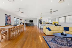 Whale Watcher - Beachfront with Spa