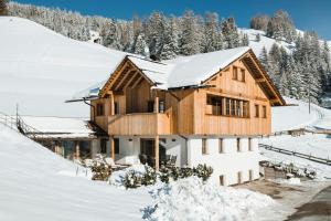 Mountain Chalet Pia