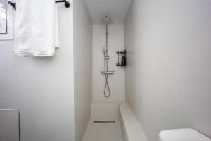 Modern City Retreat in Kallithea