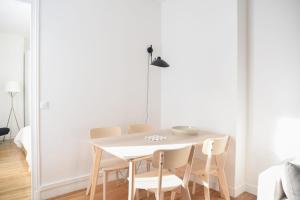 Bright apartment near Montmartre