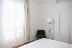 Bright apartment near Montmartre