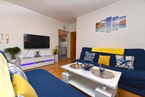 Apartments Silvana 143 