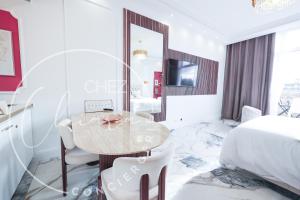 Golden Balcony - Golden Jewel - Champs-Élysées